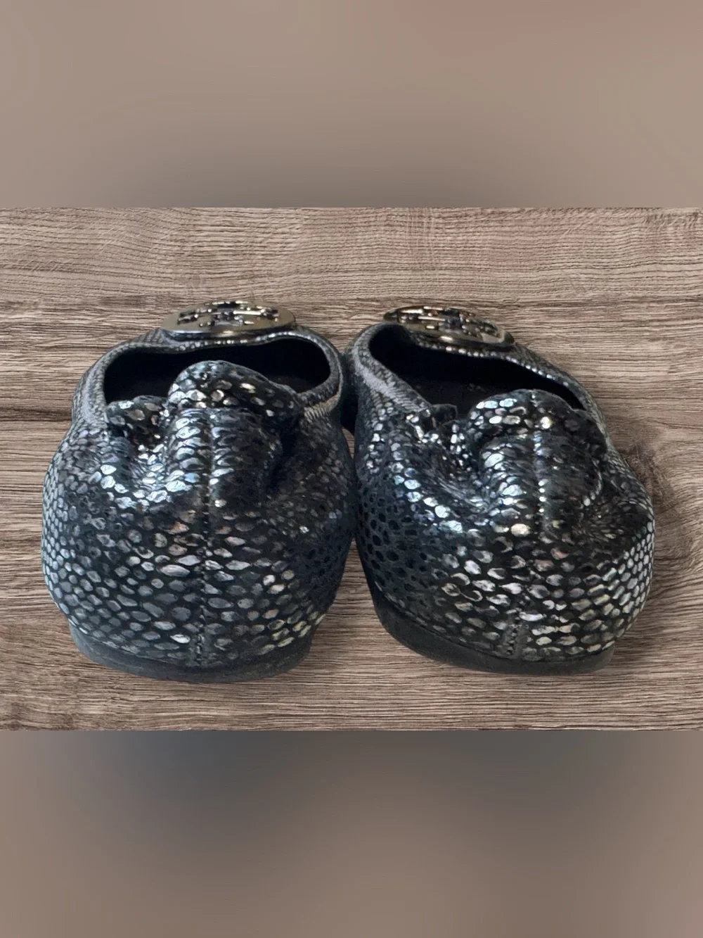 TORY BURCH REVA CLASSIC RARE SILVER SNAKE LOGO BALLET FLATS US 9